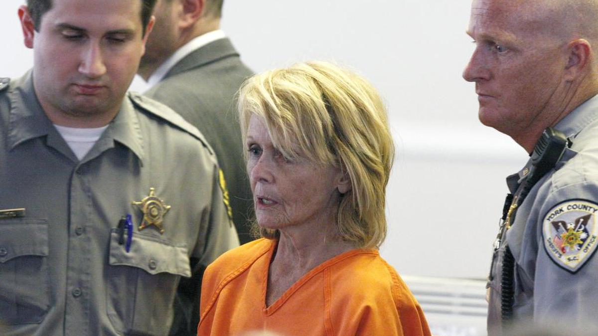 
Julia Phillips is escorted out of the courtroom at the Cherokee County Courthouse by York County Sheriff's Deputies after a 2010 bond hearing. 
