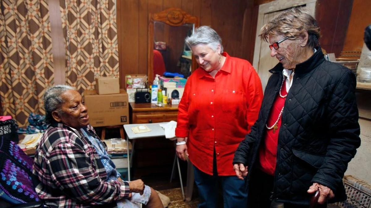 Anne Springs Close, right, and Kay Carter, CEO of Second Harvest Food Bank of Metrolina, home meals and fresh fruit to Dorothy Pendergrass, 93, and other homebound seniors Monday in Rock Hill.