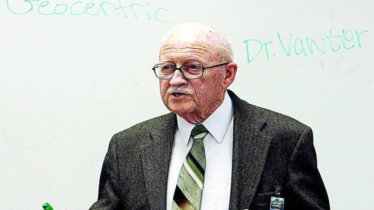 Jerry Vawter, a legendary substitue teacher in Fort Mill schools, died Monday at 95.