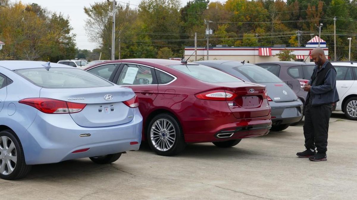 Gerald Black went looking for a car recently at DrivewayCars.com in Rock Hill. Black says he’s gotten good service and lower prices at smaller used car lots like this one.