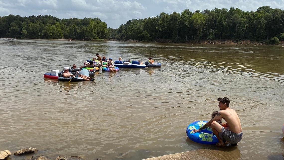 A crowd gathers at the Lake Wylie Dam.