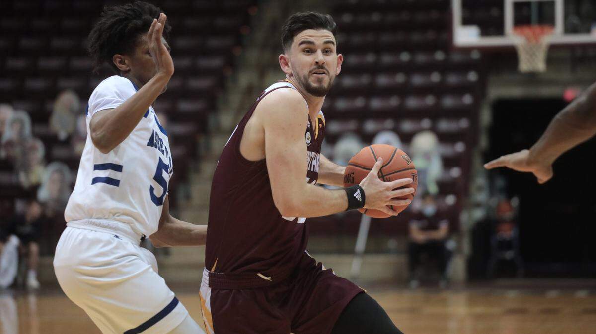 Winthrop’s Chandler Vaudrin heads to the basket around Asheville’s Trent Stephney Friday at the Winthrop Coliseum