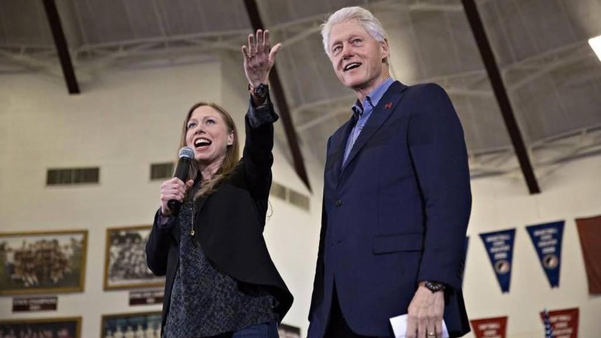 Chelsea Clinton and Bill Clinton at a 2016 Hillary Clinton campaign event.