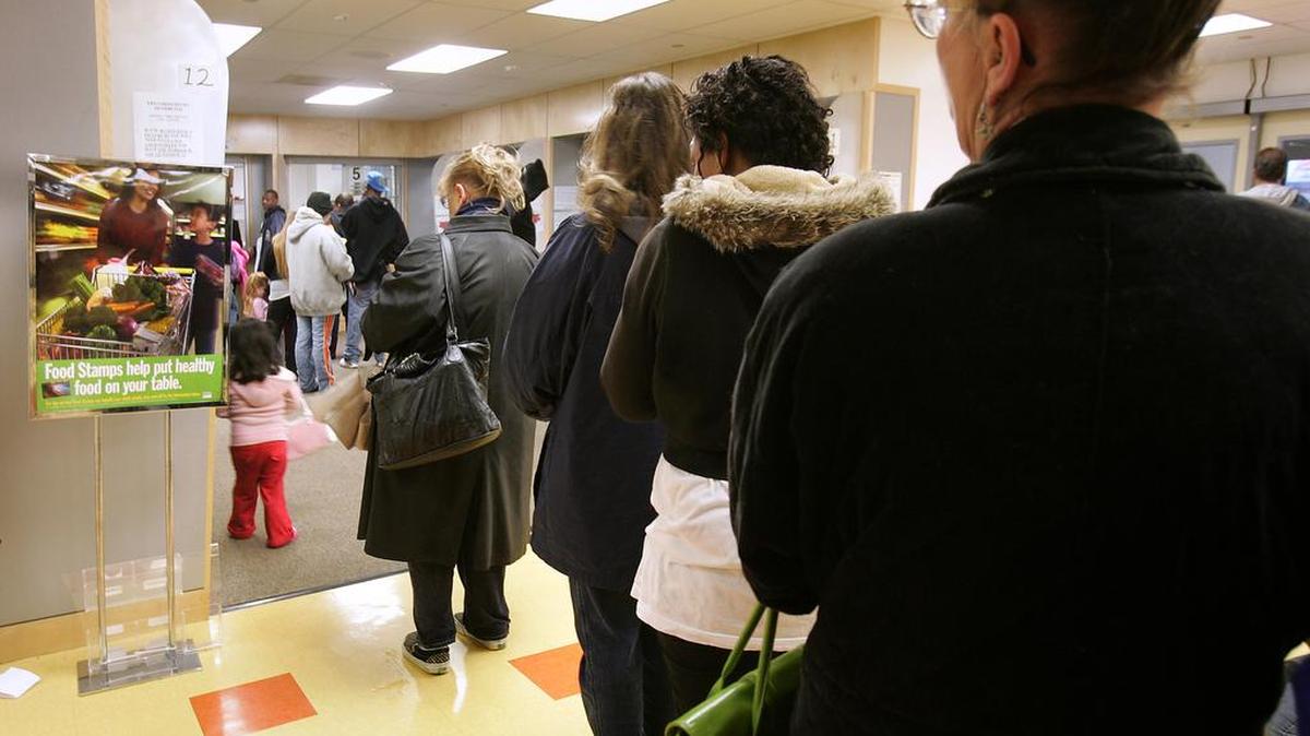 During the 2007-09 recession, state and federal governments actively encouraged people to take advantage of food stamps. Now enrollment remains near record levels, even as the unemployment rate has fallen by half.