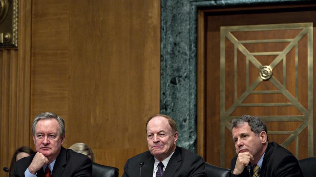U.S. Richard Shelby, center, faces a primary challenge that illustrates the quandary faced by Senate Republicans as they consider their response to White House plans to nominate a candidate for the Supreme Court.