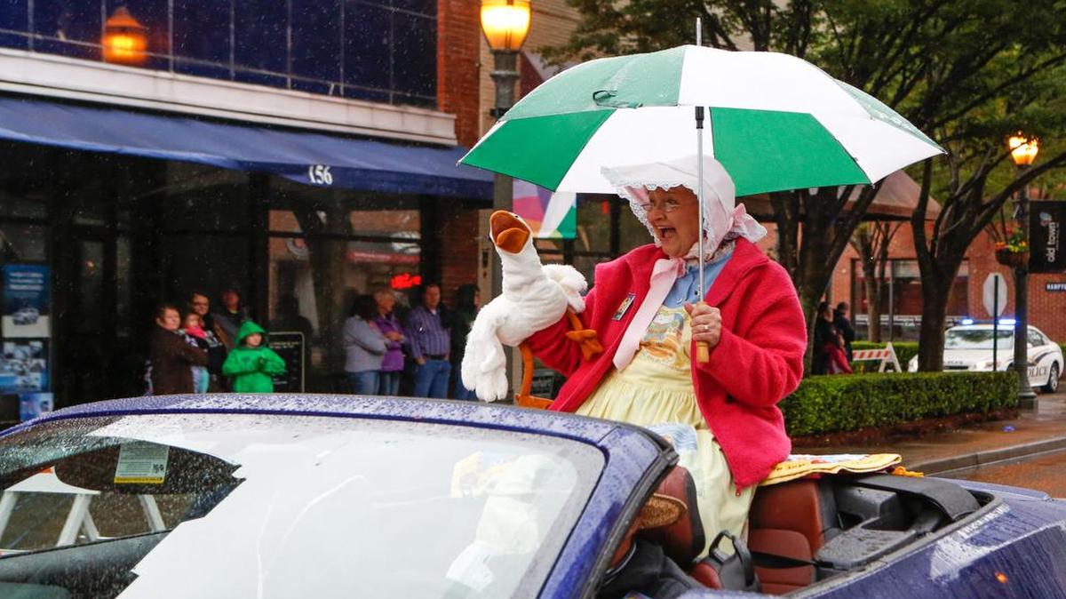 
What’s a Come-See-Me Parade without the arrival of Mother Goose (Jane Hayes), who shares her smiles beneath a handy umbrella.
