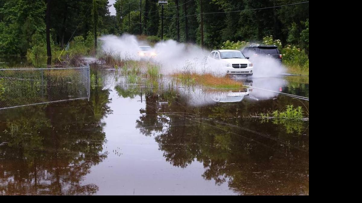 
Heavy rains overnight caused flooding in th Midlands. Water flowing over Methodist Park Road in West Columbia caused haardous conditons for morning commute.
