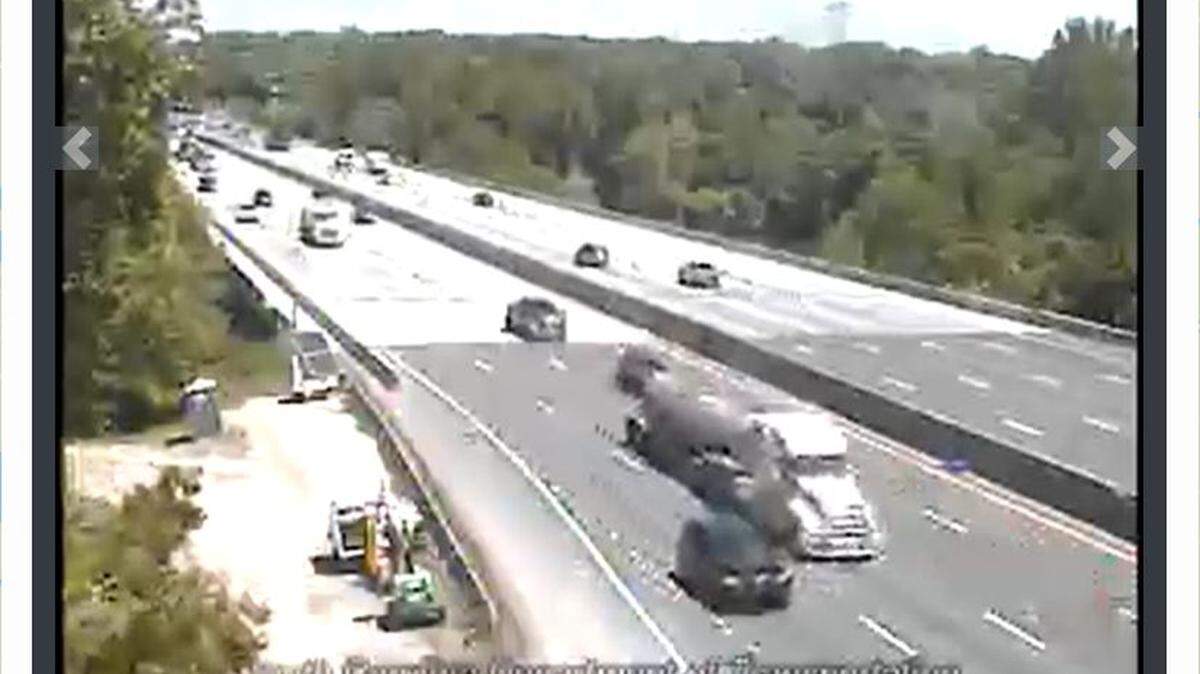 SCDOT provides a real time traffic look at I-77, which can be useful to drivers during bridge construction.