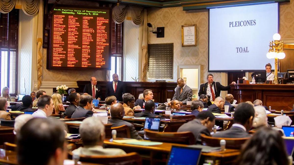 Legislators prepare to vote in the 2014 showdown between Chief Justice Jean Toal and Associate Justice Costa Pleicones.