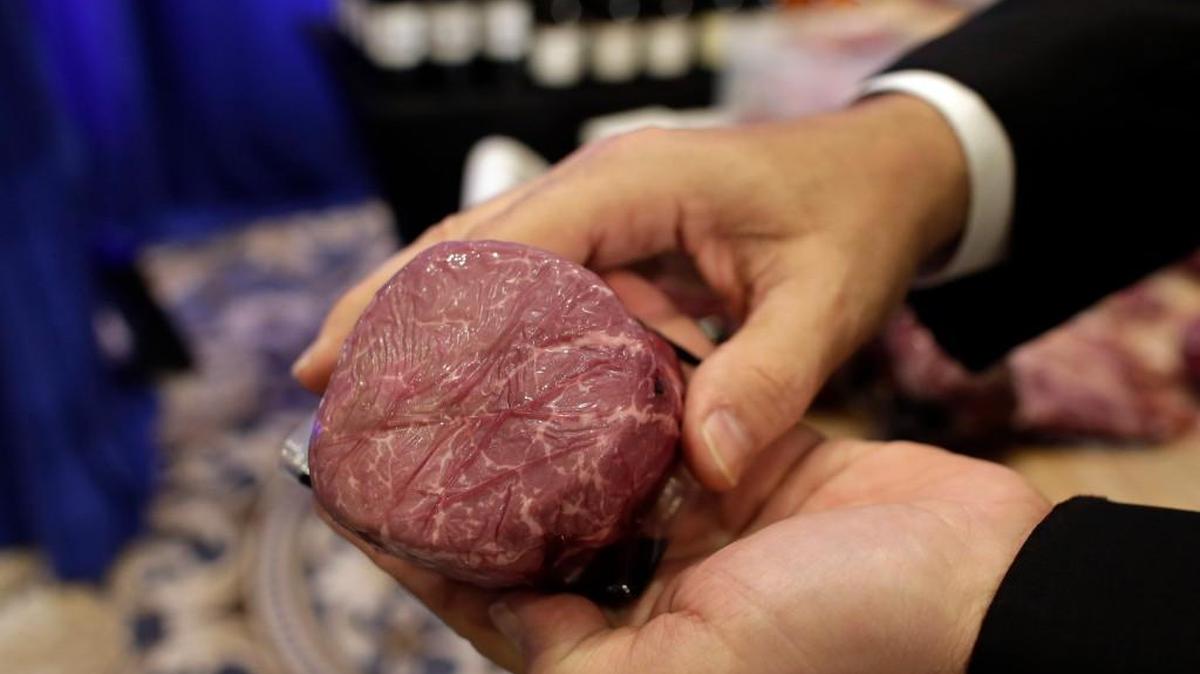 Those “Trump steaks” the Republican front-runner made a big deal out of on Tuesday? According to Bloomberg, they were stand-ins provided by Bush Brothers Provision Co., a fifth-generation family meat purveyor in West Palm Beach, Fla.