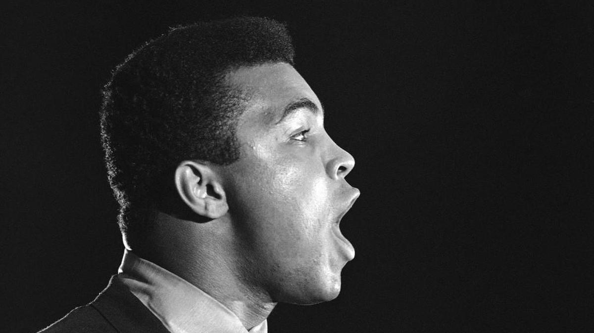Muhammad Ali speaks at an anti-war rally at the University of Chicago on May 11, 1967.