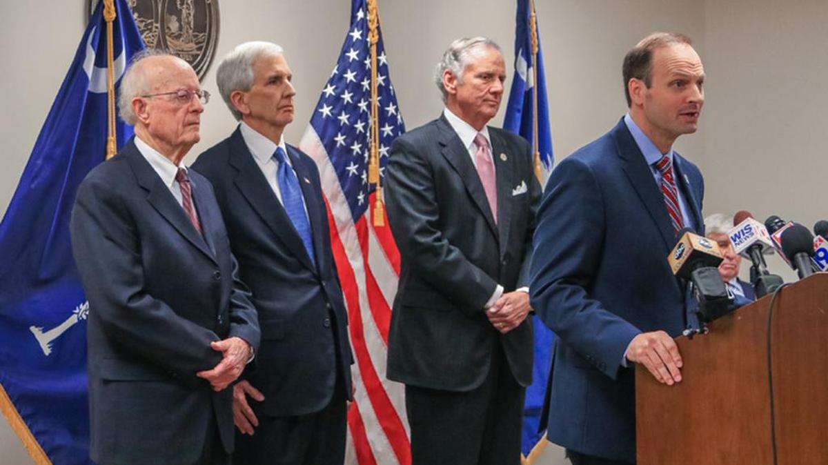 SC Attorney General Alan Wilson is joined by the state’s living former attorneys general at a news conference defending his decision to remove Solicitor David Pascoe from a legislative corruption probe.