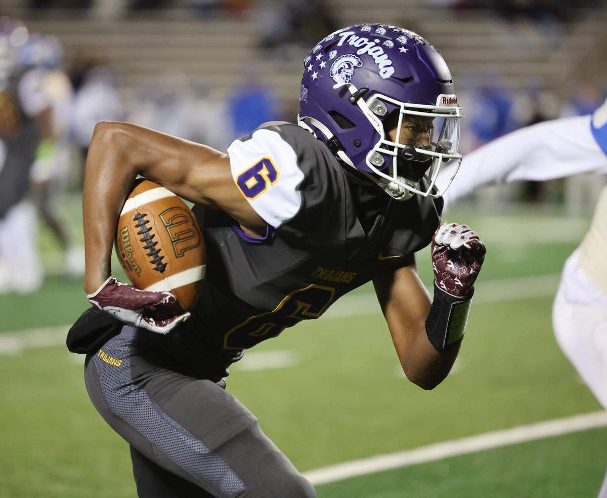 Northwestern’s Daniel Caldwell carries the ball Friday, Nov. 22, 2024 in Rock Hill, S.C.
