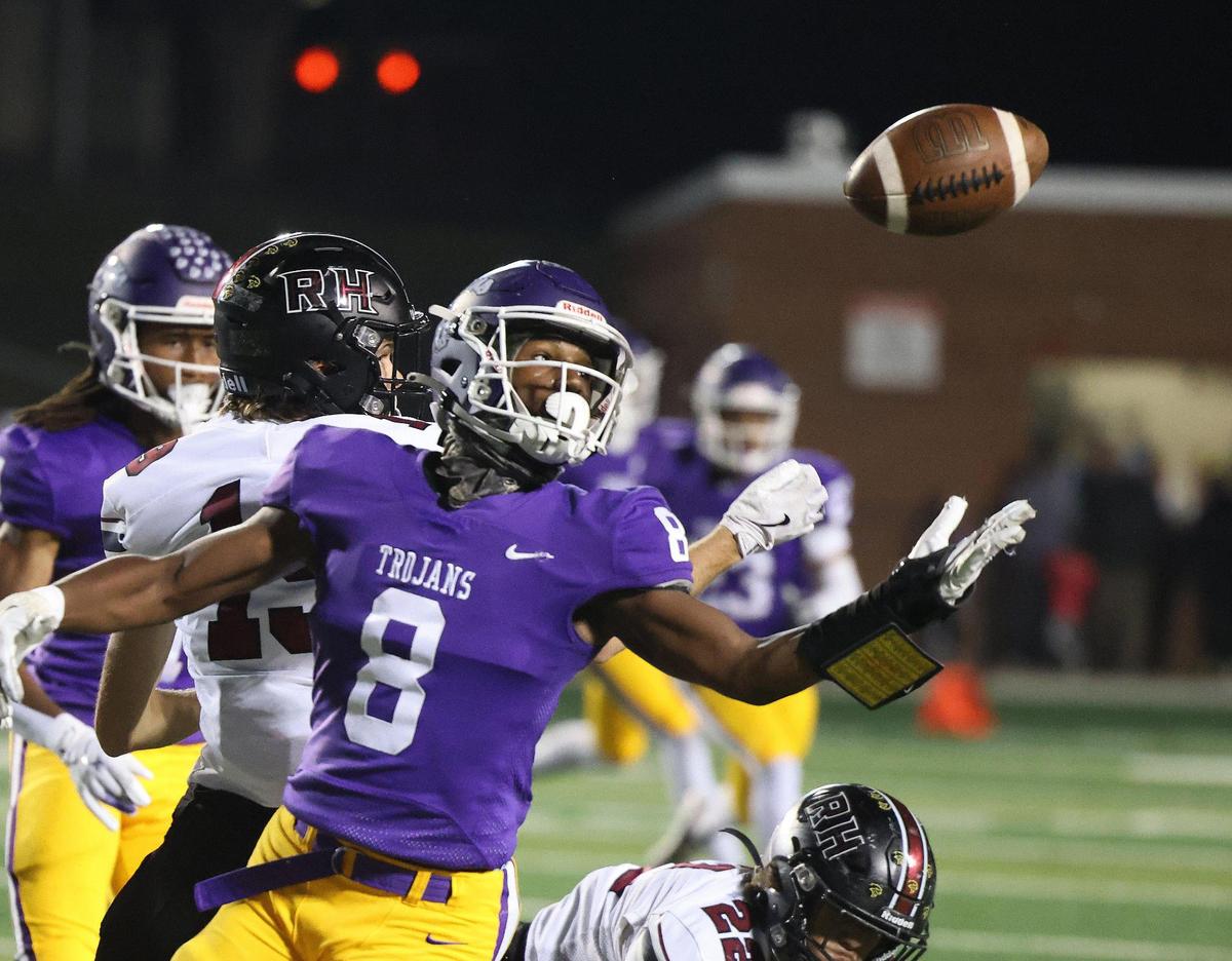 Northwestern’s Zymier Gordon-Miles reaches for the ball Friday, Oct. 18, 2024 in Rock Hill, S.C.