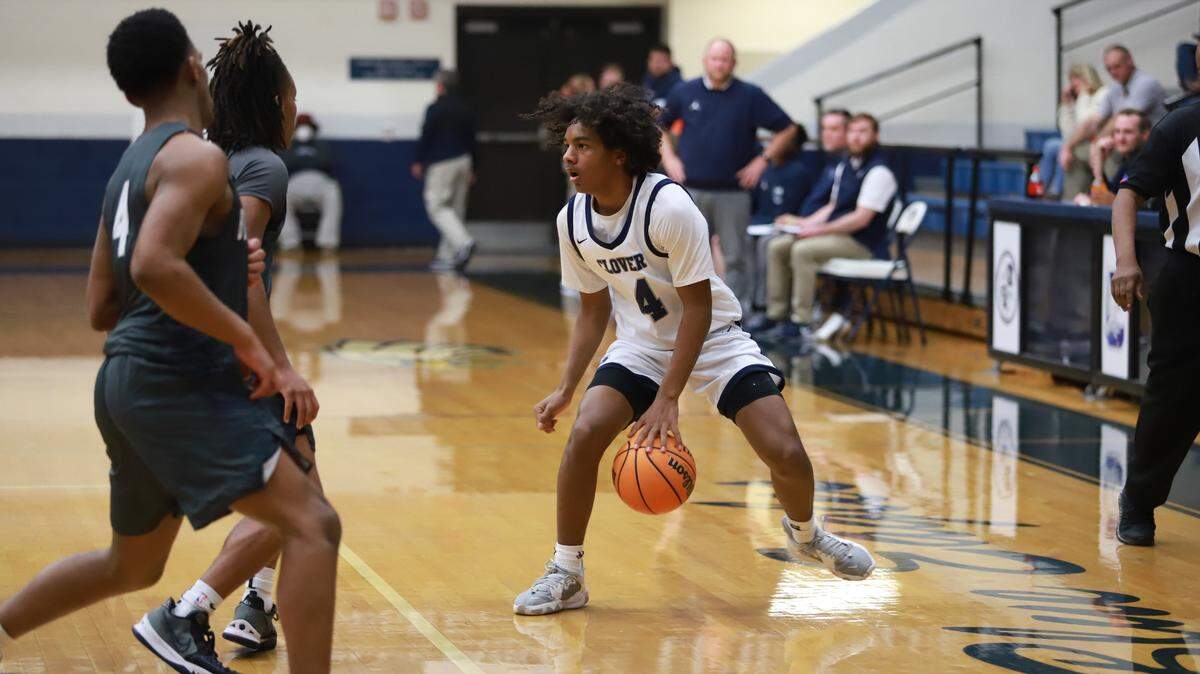 Jaylon Hoover sets up the Clover offense in the team’s playoff win on Thursday, Feb. 17, 2022, over Blythewood.