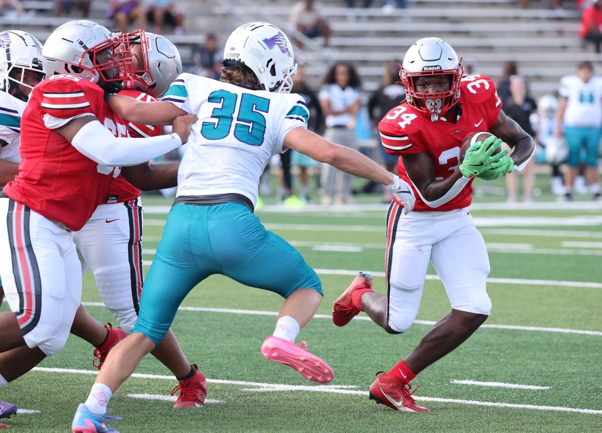 South Pointe’s Tyquan Brice carries the ball Friday at the WRHI Football City USA scrimmage in Rock Hill.