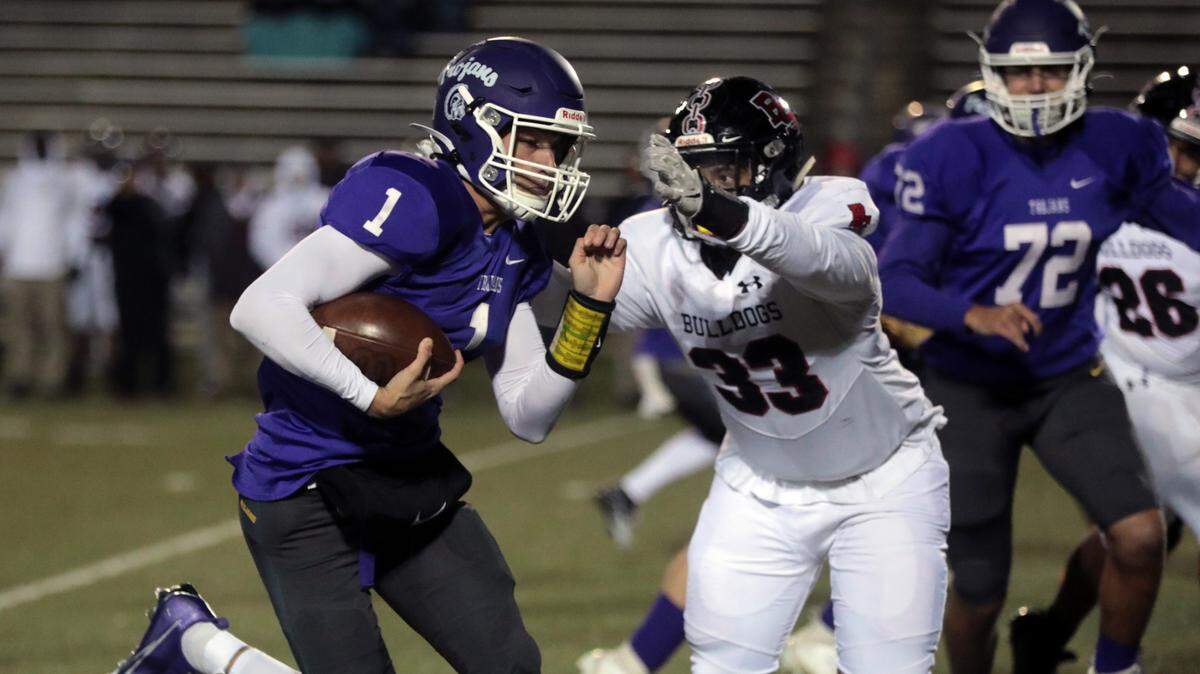 Boiling Springs’ Joston Miller (33) tries to bring down Northwestern’s Will Mattison (1).