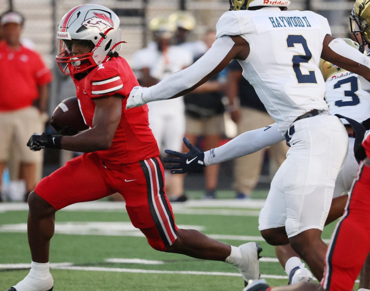 South Pointe’s Mason Hicks, left, is followed by Spartanburg’s Quincy Haywood II (2) and Jarious Mosley (3) Friday in Rock Hill.