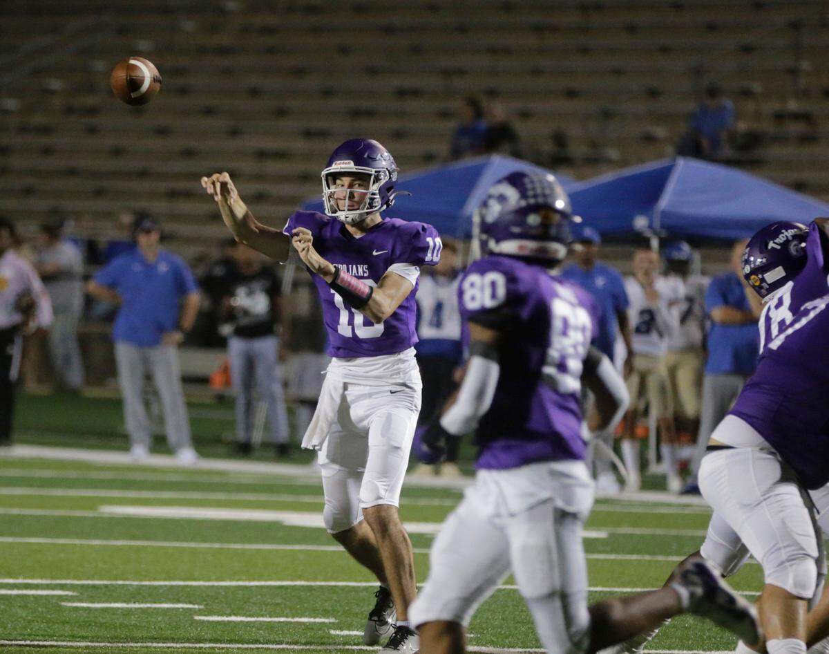 Northwestern’s Finley Polk passes the ball