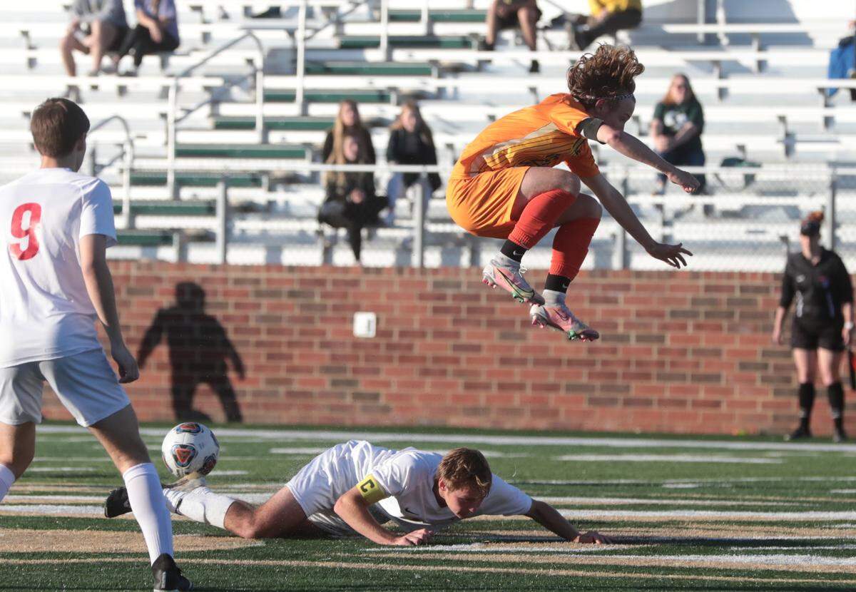 File 2021: Catawba Ridge played in a physical game against AC Flora in the 2021 state playoffs. This year, the Copperheads are relying on their returners for leadership in 2022.
