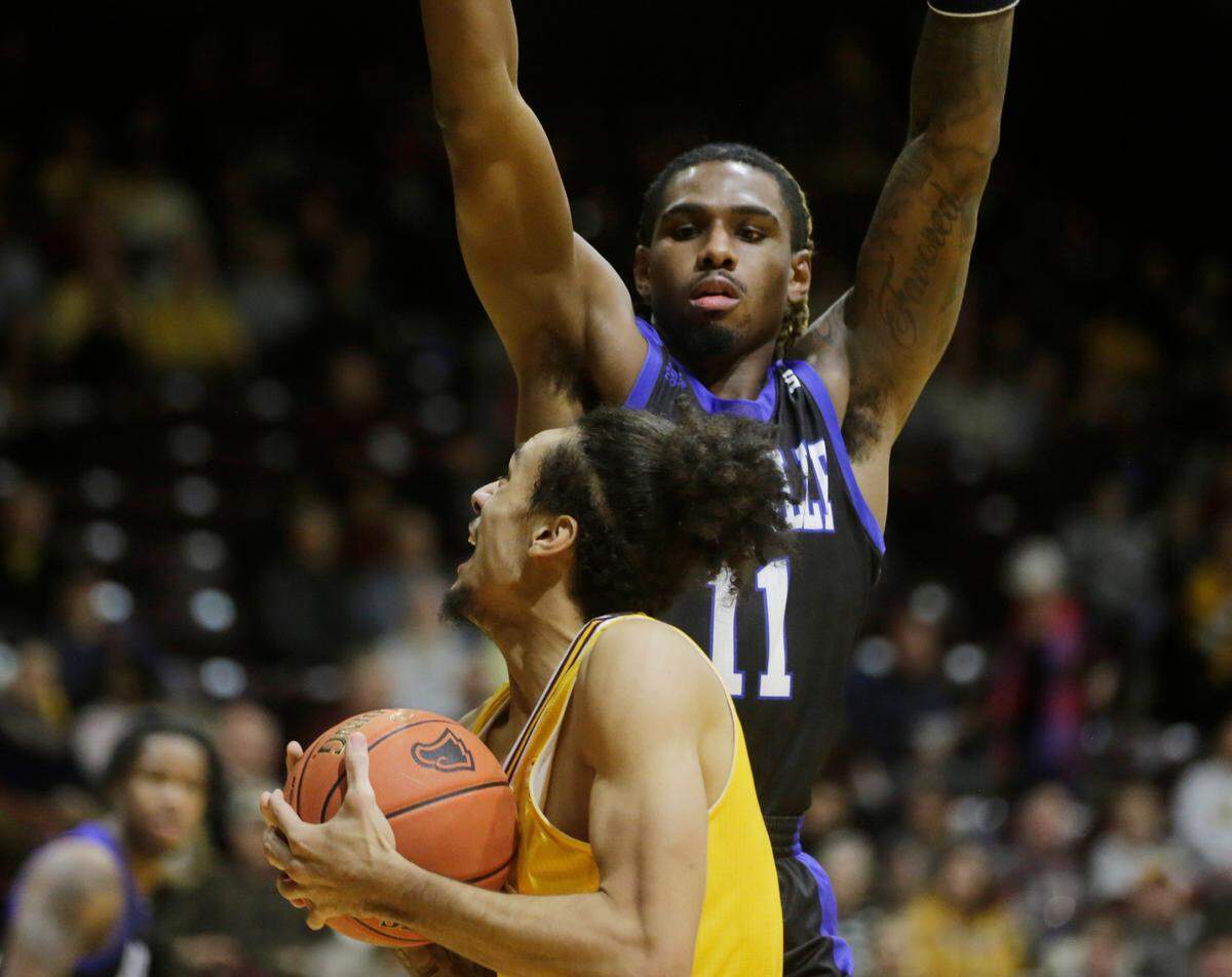 Winthrop’s Kelton Talford looks to the basket against Asheville’s Greg Gannt Jr.