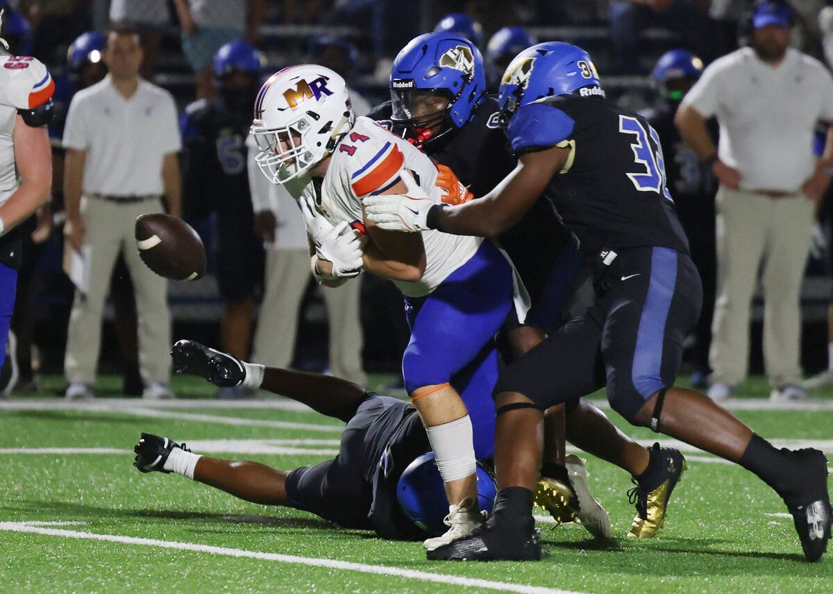 Marvin Ridge quarterback Braydon Rediger (11) lunges for a loose ball
