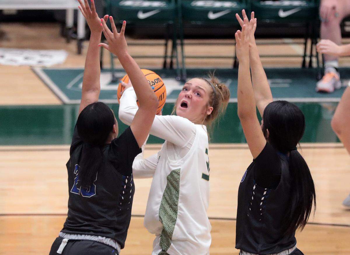 Catawba Ridge’s Morgan Davis looks towards the basket while being pressured by Indian Land’s Carrigan McCloud, left, and Tala Alqasas.