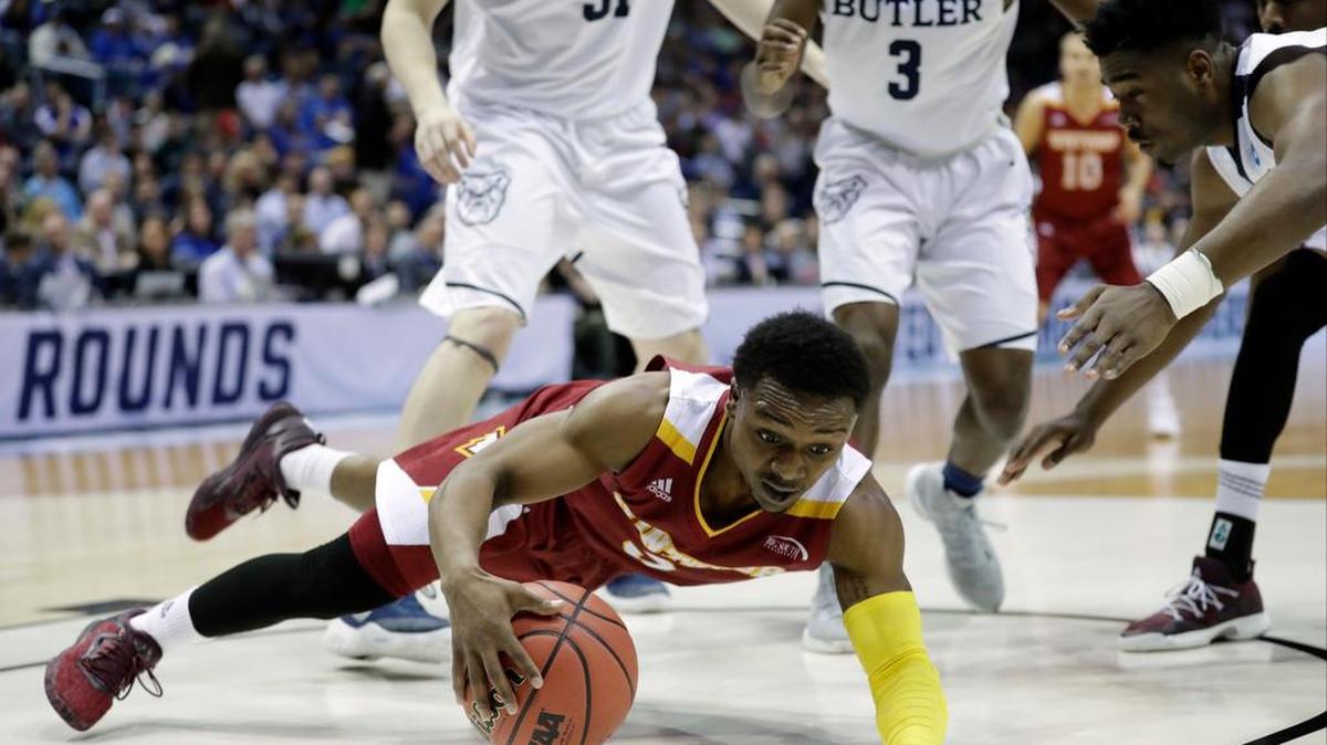 Winthrop’s Keon Johnson chases a loose ball Thursday against Butler’s Kelan Martin, right, in the second half .