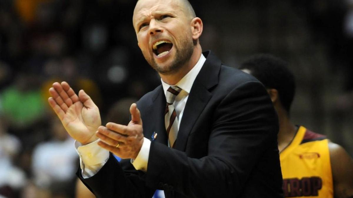 Pat Kelsey will be back at Winthrop for his sixth season, the 2017-18 campaign.