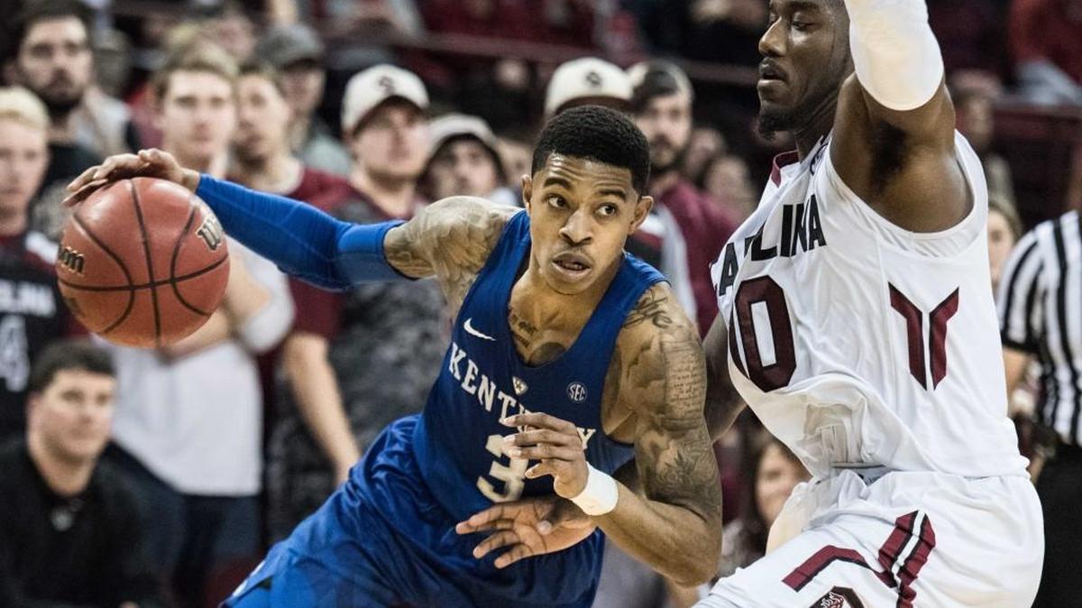 Kentucky guard Tyler Ulis drives to the hoop against South Carolina guard Duane Notice during the second half Saturday in Columbia.