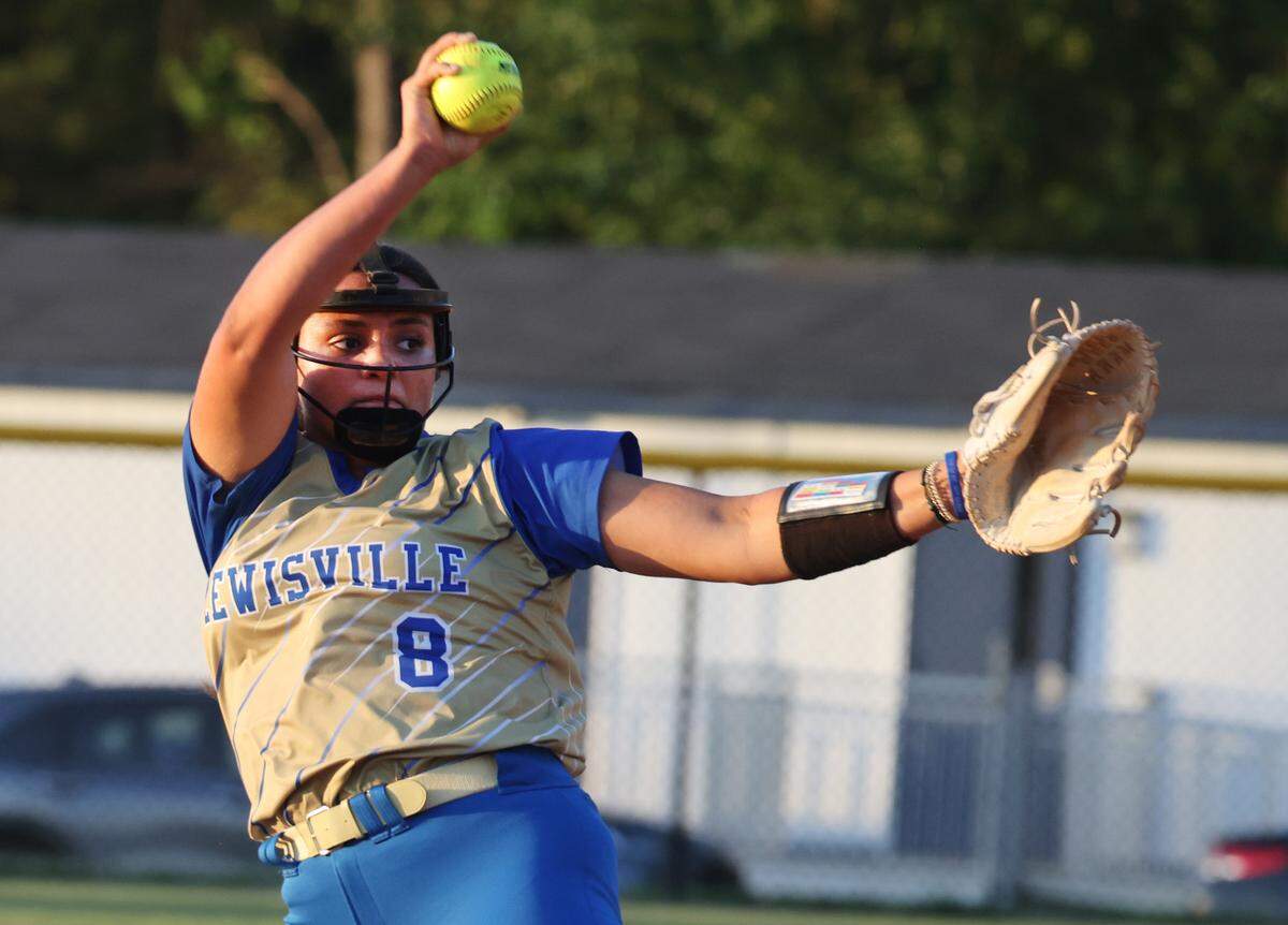 Lewisville’s Sarah Owens pitches Thursday against the Fort Mill Yellow Jackets.