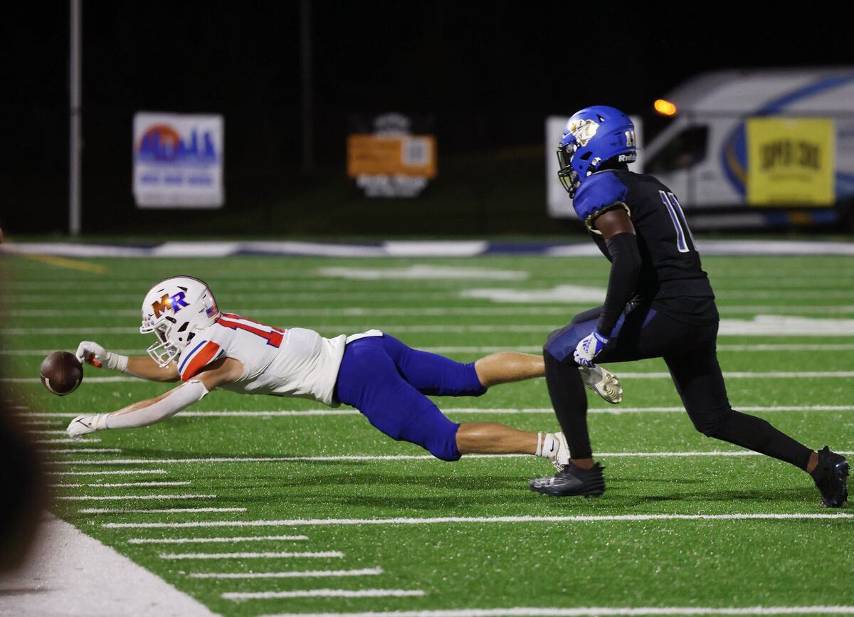 Marvin Ridge’s Hudson Murray lunges for the ball as Indian Land’s Bailey Carzell runs nearby