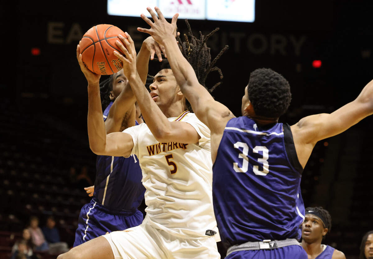 Winthrop’s Yoro Diallo heads to the basket Friday at the Winthrop Coliseum.