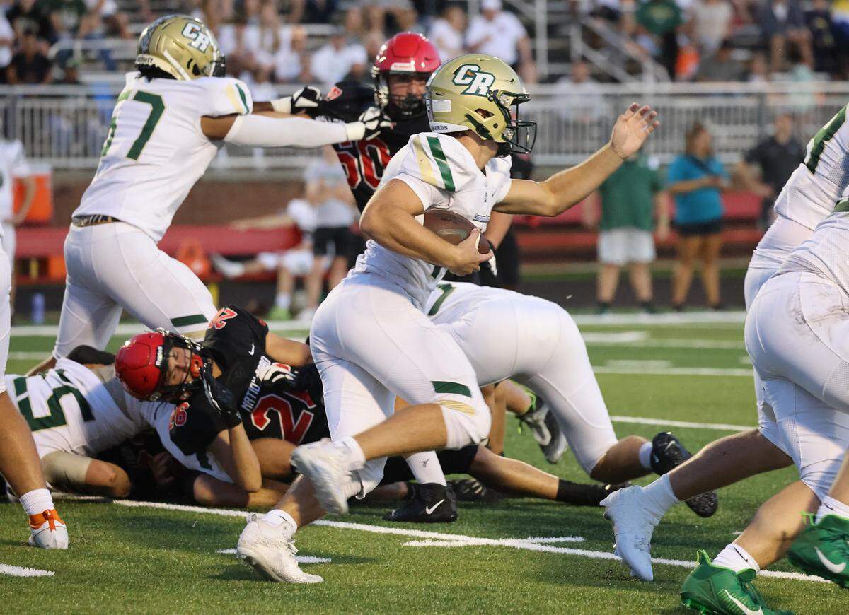 Catawba Ridge’s Andrew Turner carries the ball