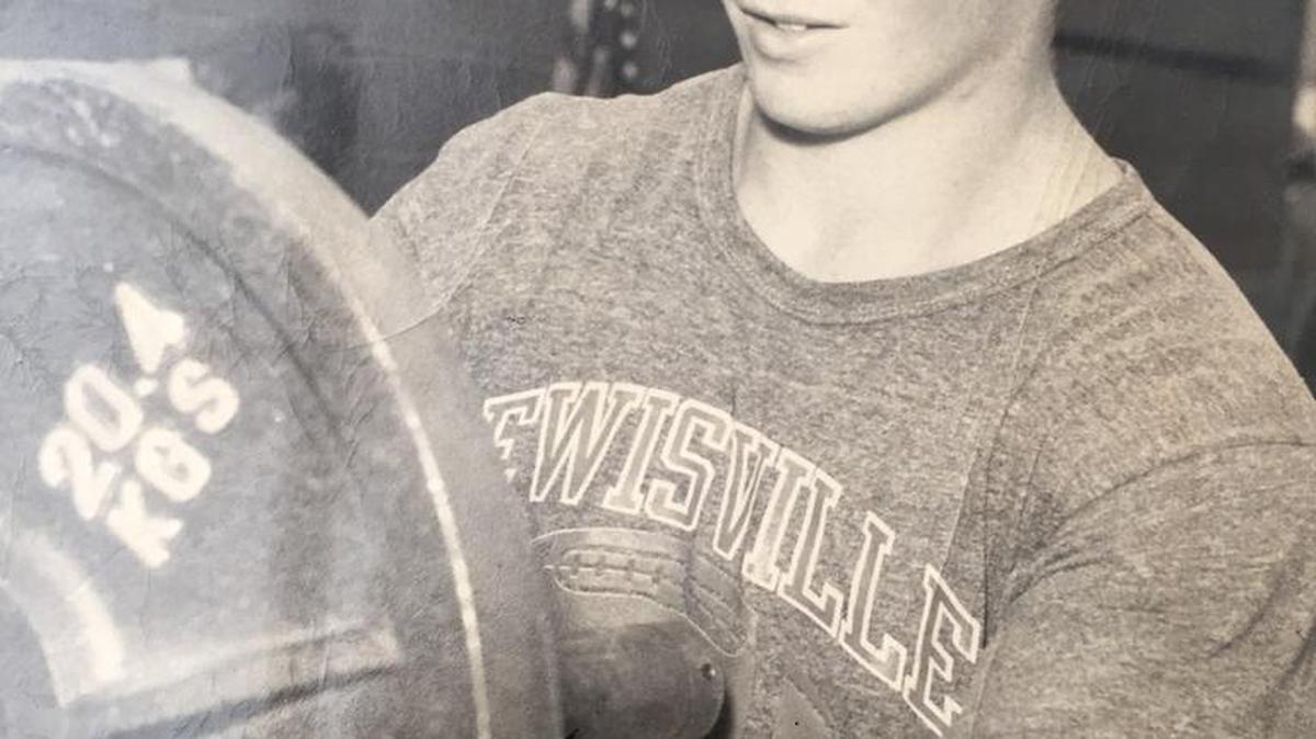 A Herald file photo from Dec. 1988 shows Lewisville’s Chuck Mozingo working out. Mozingo will join the school’s athletic hall of fame in March.