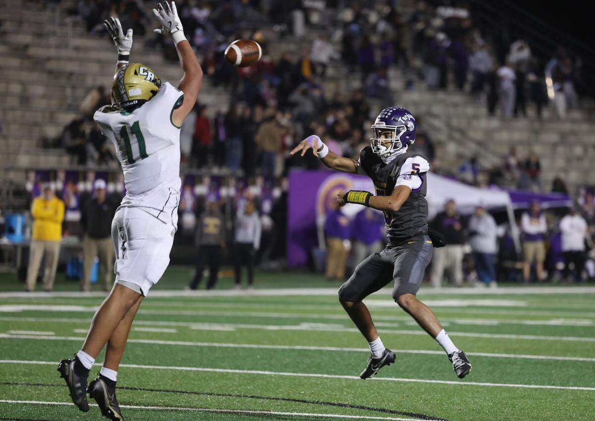 Catawba Ridge High School's Connor McFadden reaches to block Northwestern High School's Xavier Means' pass Friday, Nov. 14, 2025 in Rock Hill, S.C.