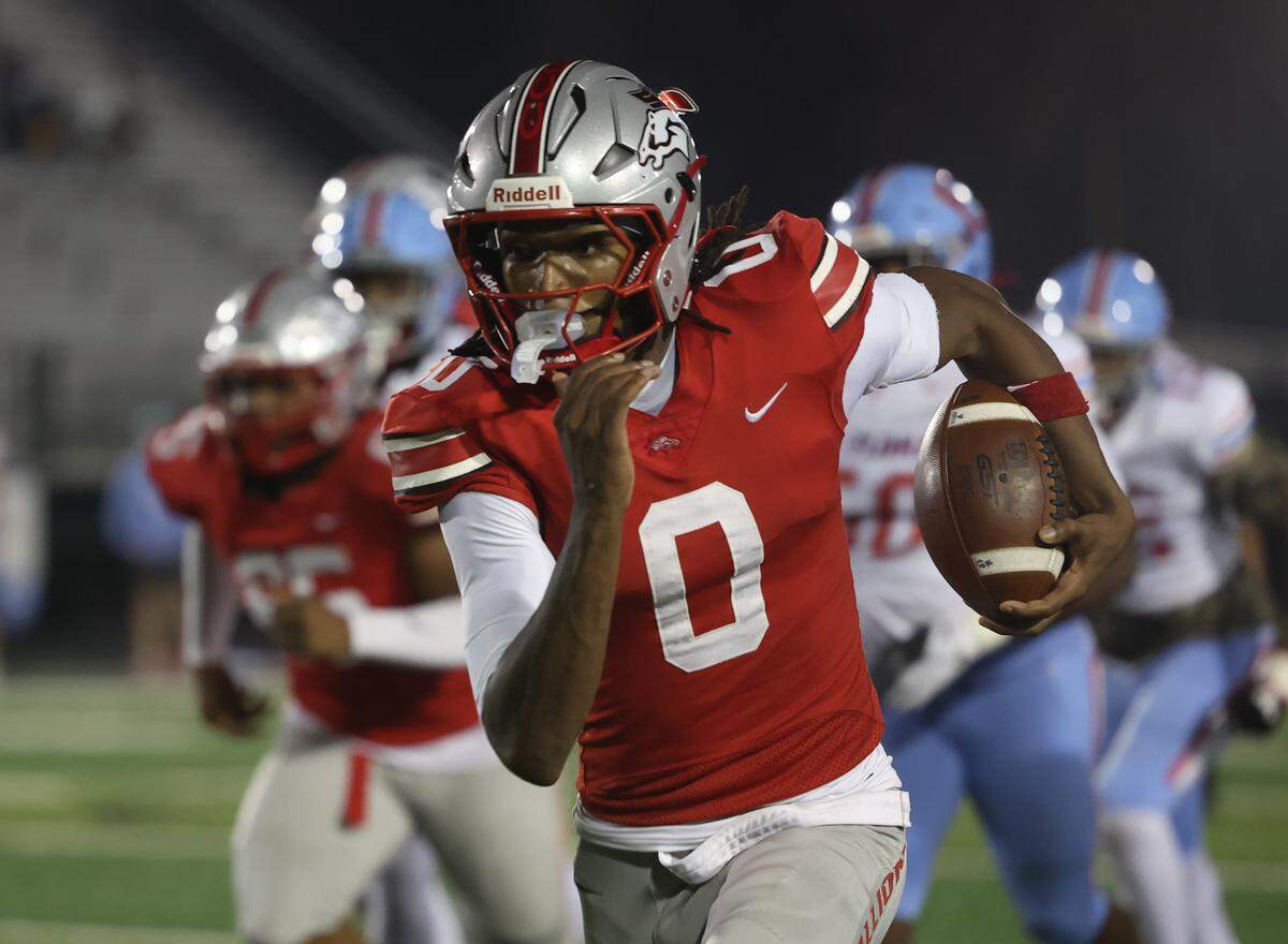 South Pointe's J'Zavien Currence carries the ball against A.C. Flora in the SCHSL playoffs on Nov. 21, 2025.
