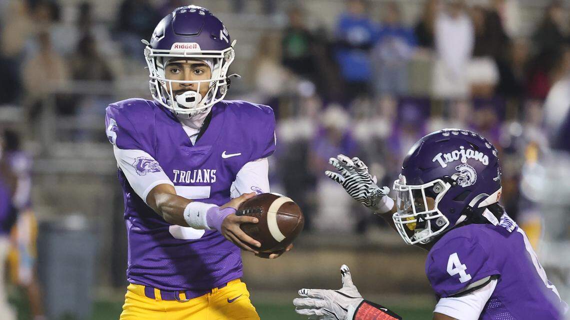 Veteran offensive line, Mr. Football finalist fuel Northwestern’s title quest