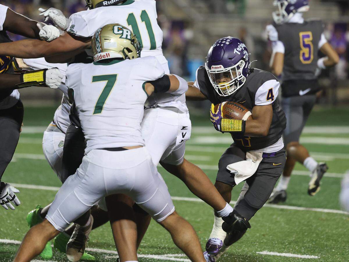 Northwestern High School's Nigel Smith (4) tries to squeeze through a tight gap Friday, Nov. 14, 2025 in Rock Hill, S.C.
