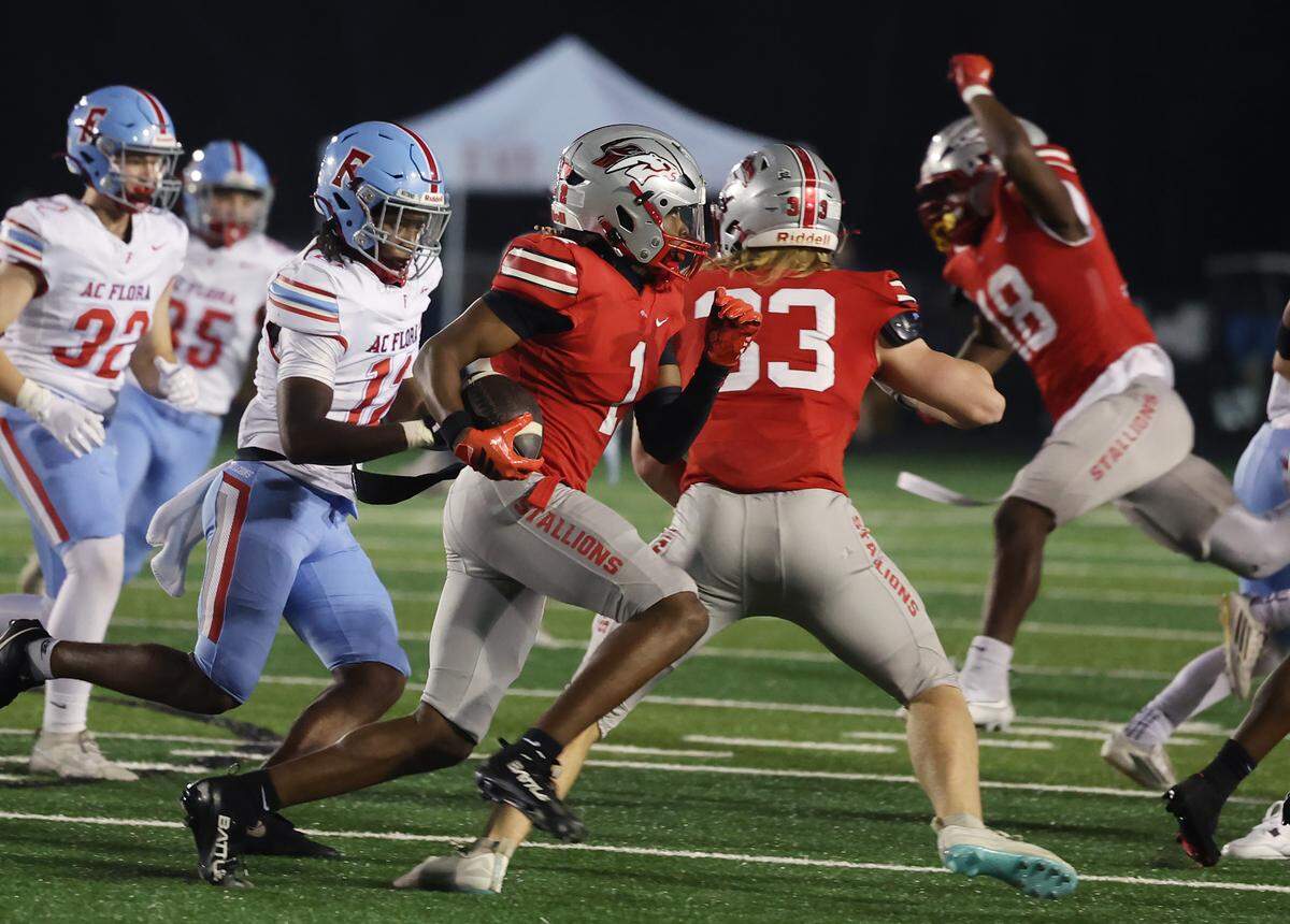 South Pointe's Malik Ratliff carries the ball Friday, Nov. 21, 2025 in Rock Hill, S.C.