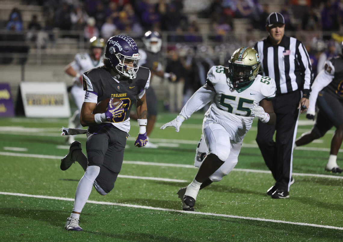 Northwestern football runs past Catawba Ridge, wins SCHSL playoff opener