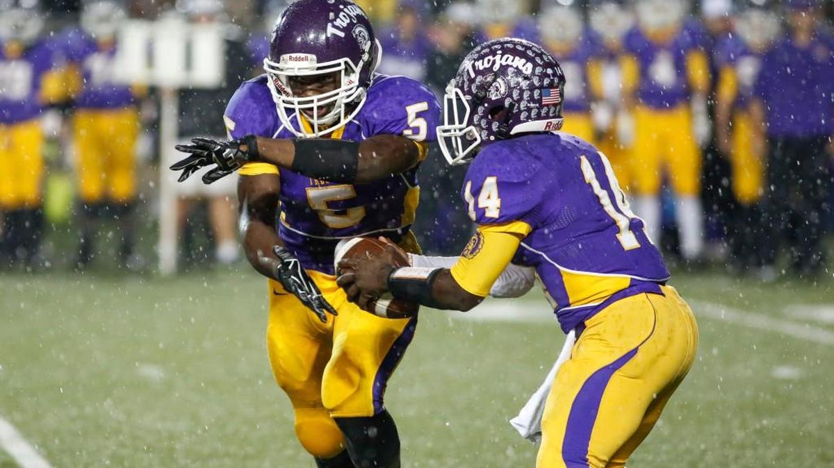 
Northwestern won’t have a superstar like Dupree Hart (14) for the first time in a number of years. But the Trojans are still loaded with talent, including junior running back Jerry Howard (5).

