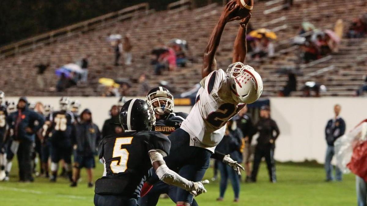 
Chester's No. 25 Jalyn Reid makes the leap and the catch for a touchdown as Lancaster hosts Chester in high school football,10-1-2015.
