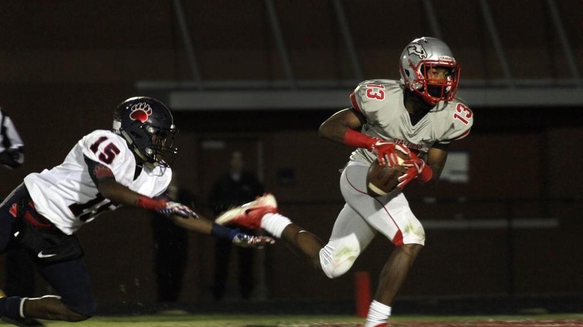 South Pointe's Isaac Ross scores a touchdown near the end of the second quarter.
