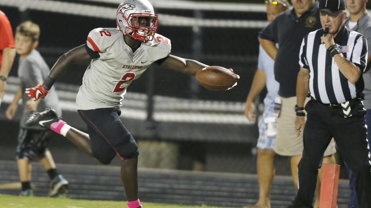 South Pointe hosted Shelby (NC) High Friday Sept. 22, 2017. South Pointe’s Joe Ervin scored the first touchdown of the game.