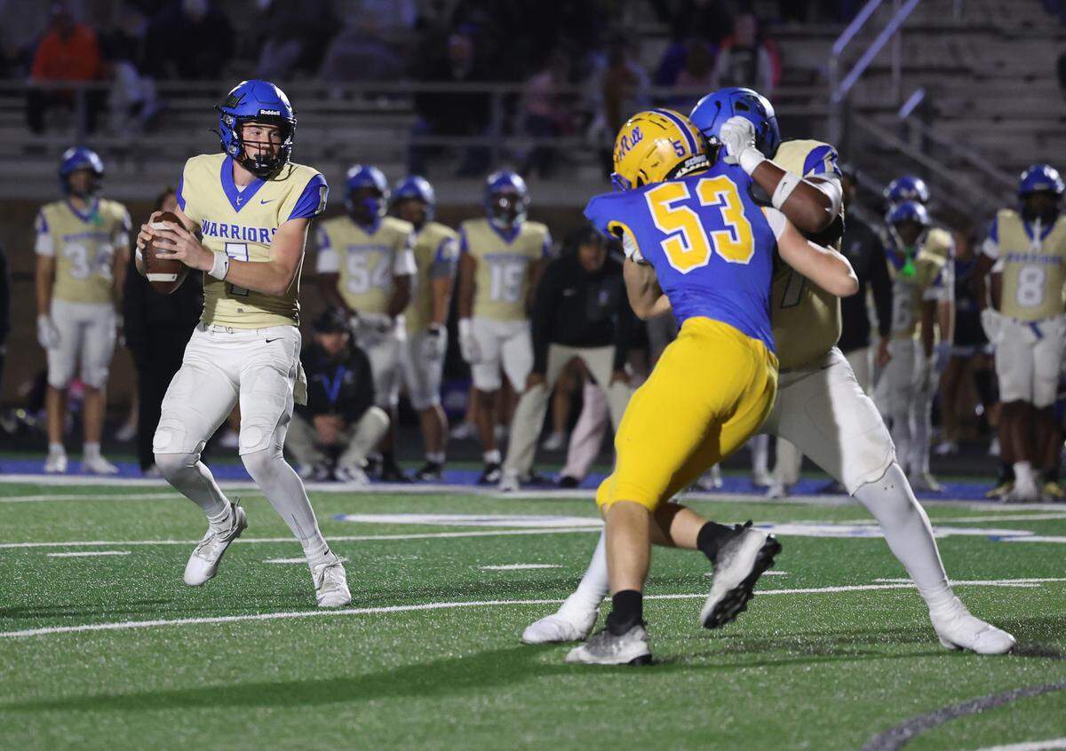 Fort Mill's Matt Kucia looks for an opening Friday, Oct. 23, 2025  as the Yellow Jackets take on the Indian Land Warriors in Fort Mill, S.C.