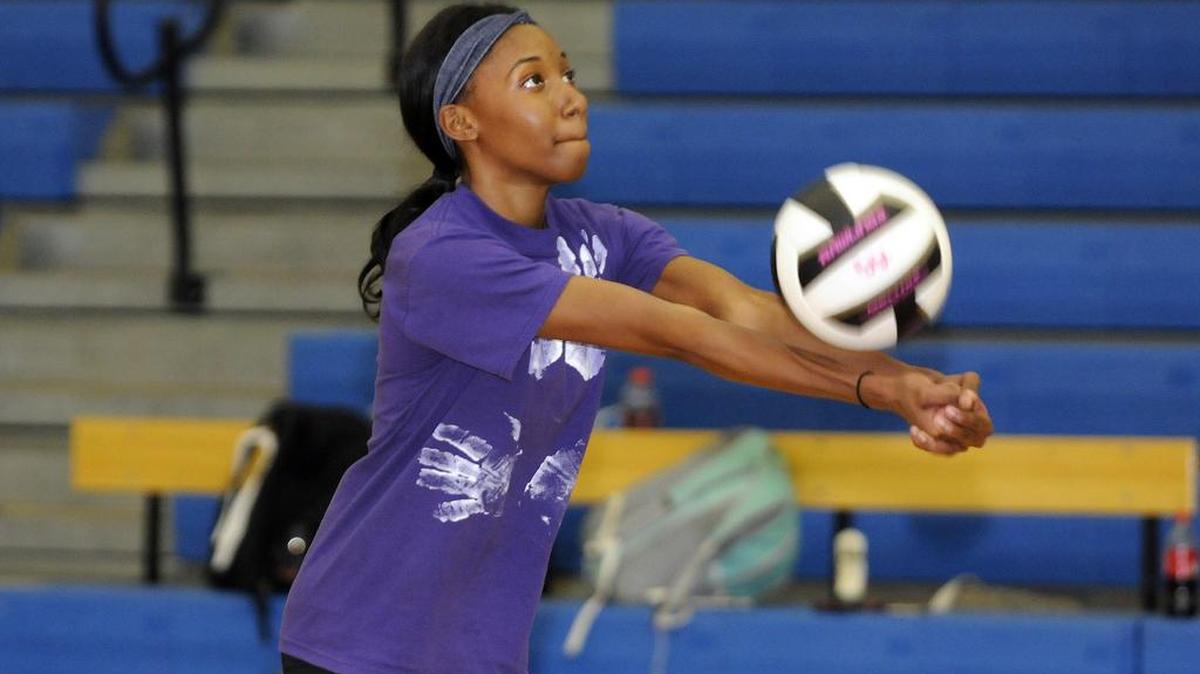 Lewisville’s Shaniya Williams practices Wednesday.