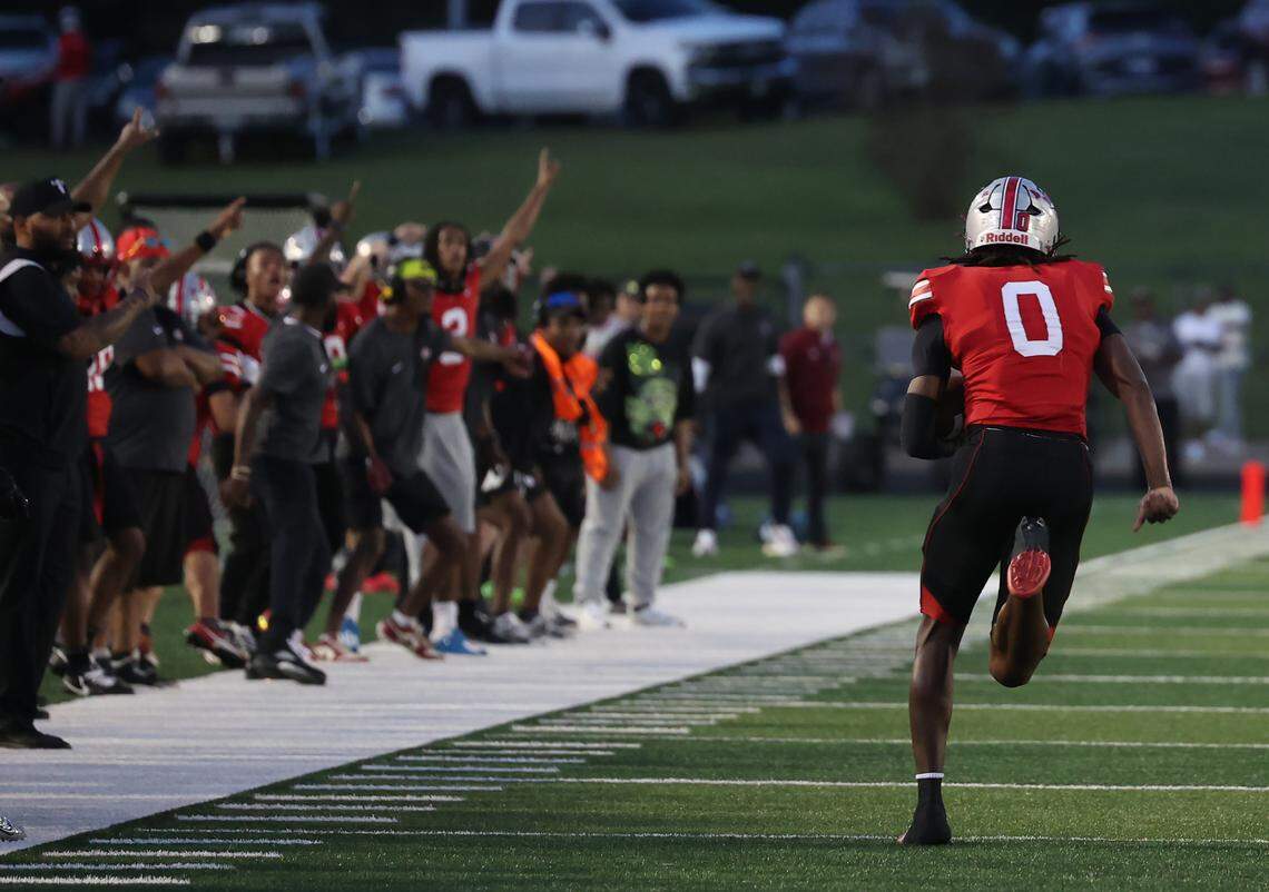 South Pointe coaches and players yell for J'zavien Currence as he runs to the end zone Friday, Sept. 5, 2025 in Rock Hill, S.C.
