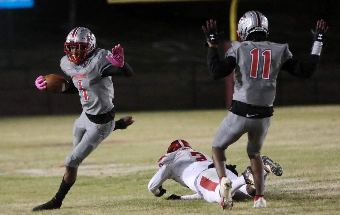 South Pointe’s Waymond Jenerette anticipates Greenville defense in the Upper State championship game Friday, Nov. 26, 2021.