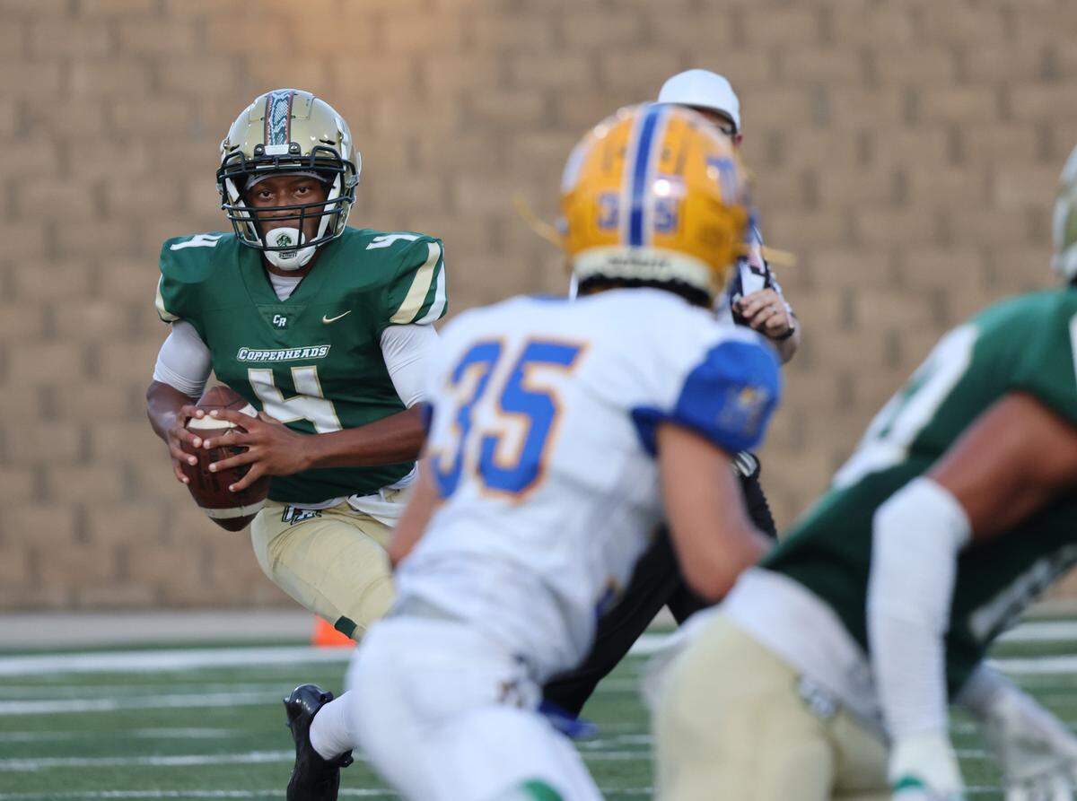 Catawba Ridge’s Davin Latimer looks for an opening Friday, Aug. 18, 2023.